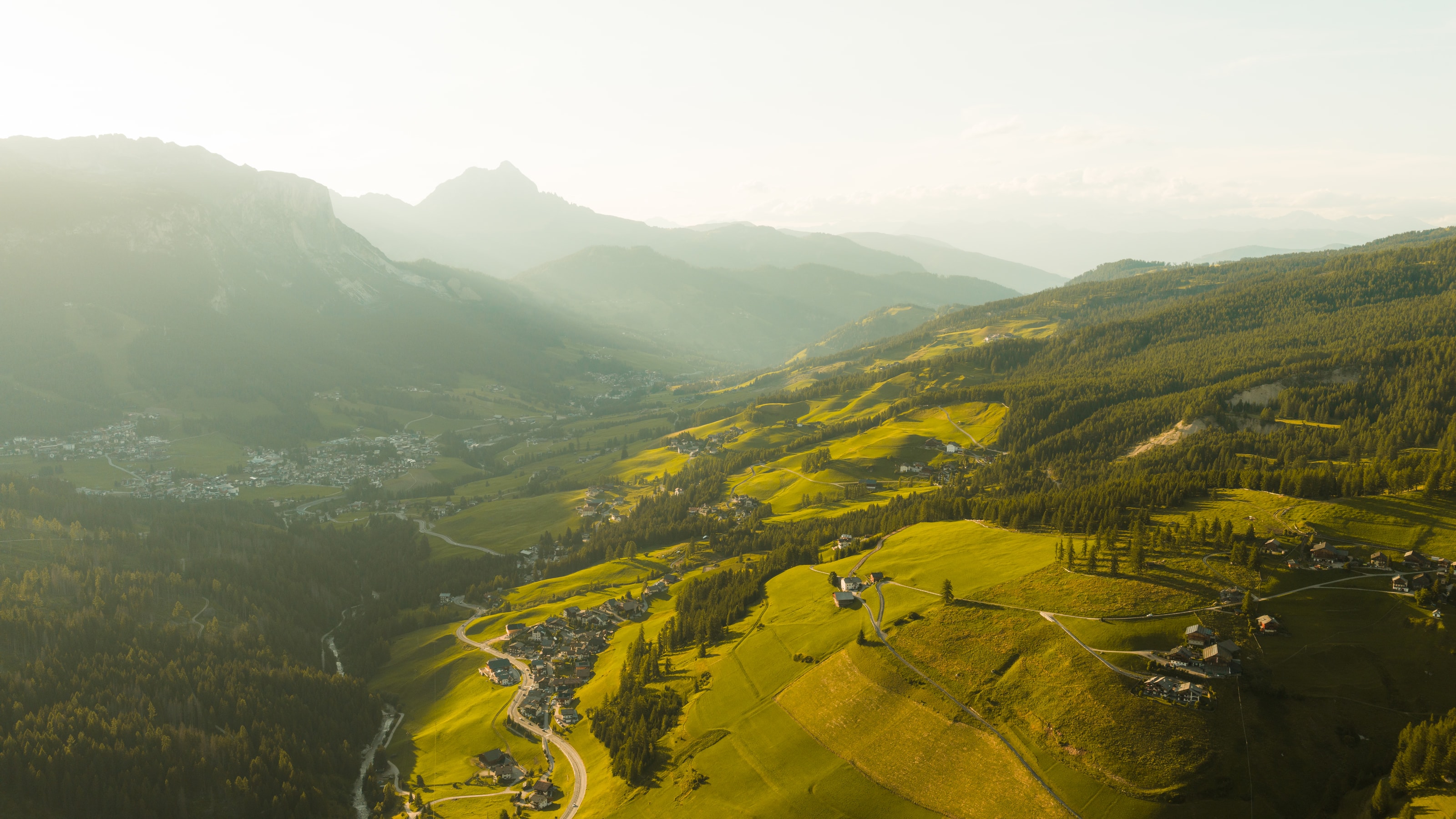 Valle di San Cassiano nella luce dorata, Alta Badia.